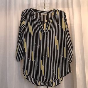 Mid sleeve comfy dress shirt